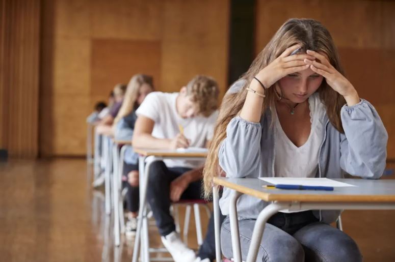 DENEME SINAVI KAYGISI İLE BAŞ ETME YOLLARI