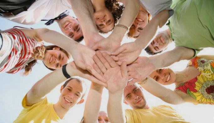 AKRANLARIMLA BÜYÜMEYİ ÖĞRENİYORUM