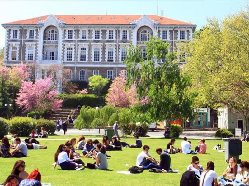 İlk Kez Tek Başına Yaşamaya Hazırlık: Üniversite Öğrencileri İçin Yeni Bir Hayata Uyum Rehberi